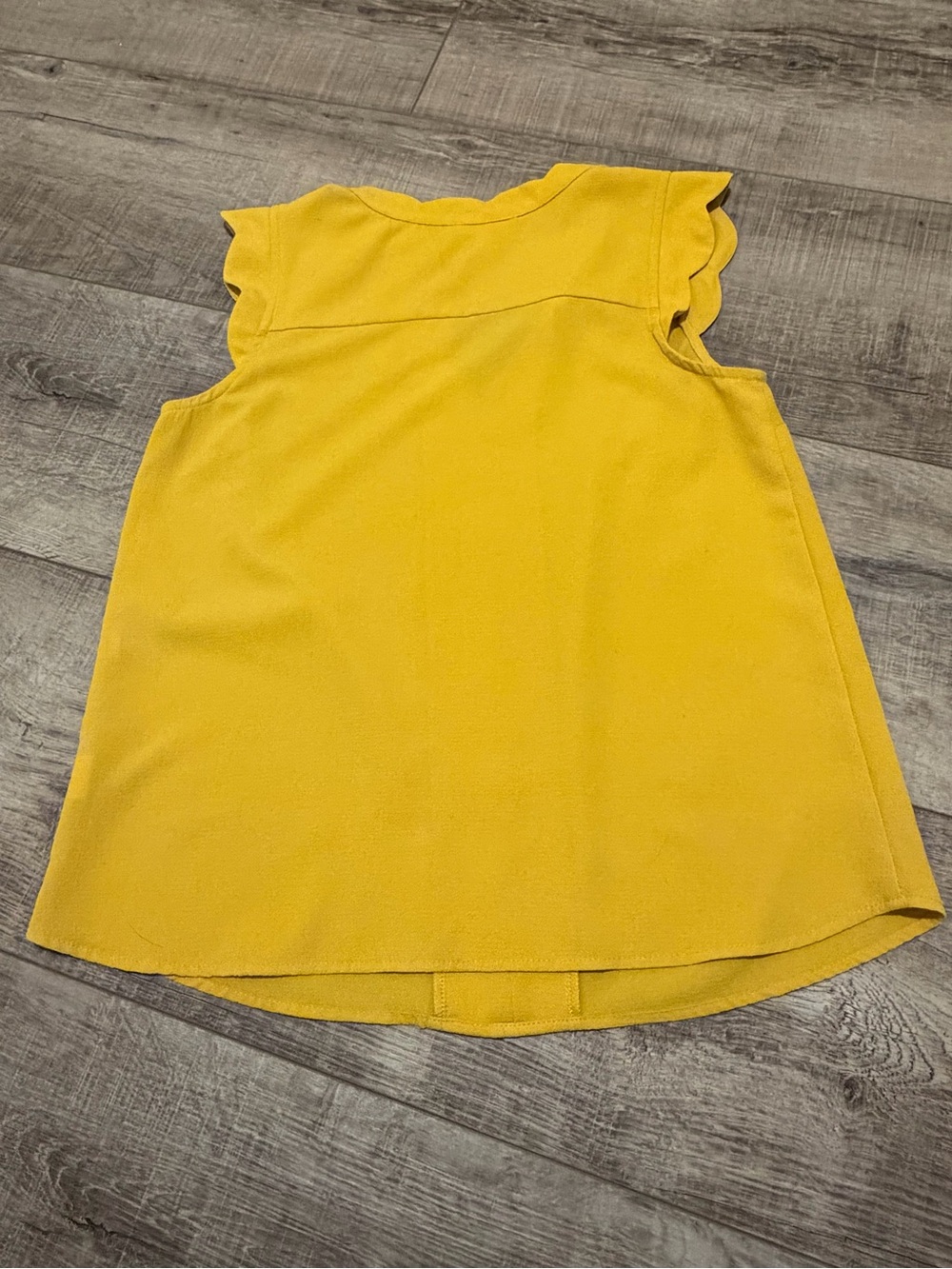 Monteau Yellow Scallop Sleeve Sleeveless Top - Picture 6 of 8